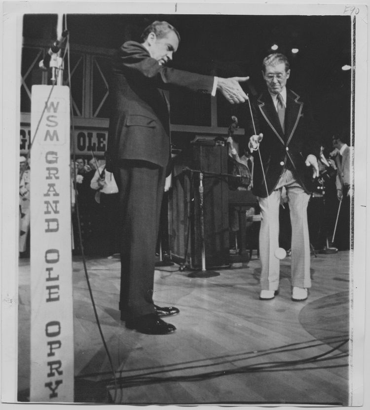 nixon learning the yo yo