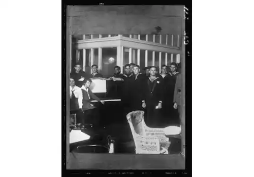 01487v-51533.jpg 01487v-51533.jpg