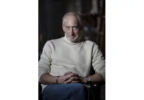 13738405-low-who-do-you-think-you-are-67126.jpg 13738405-low-who-do-you-think-you-are-67126.jpg