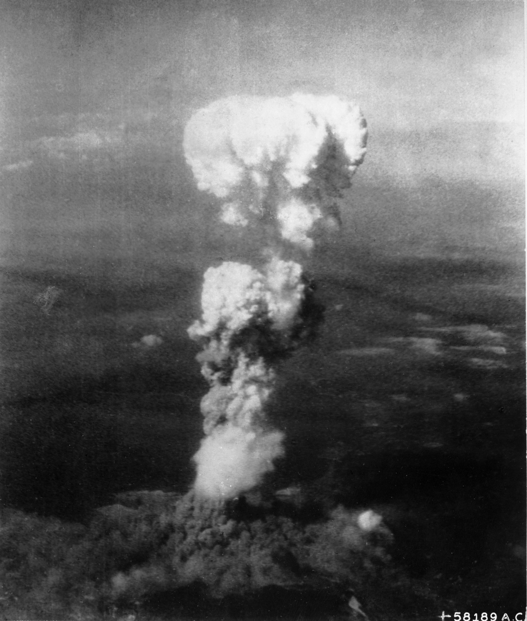 6-August-Atomic_cloud_over_Hiroshima-15467.jpg