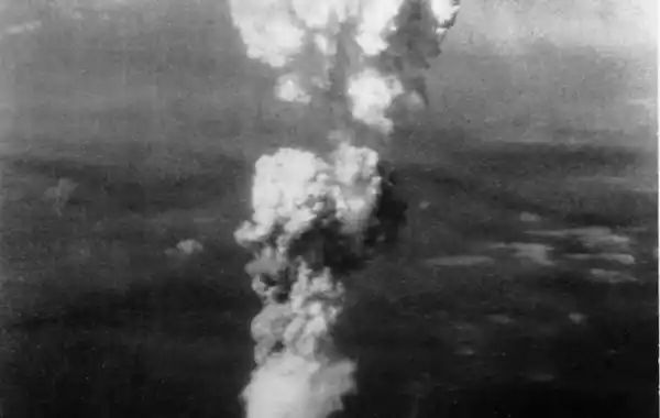 6-August-Atomic_cloud_over_Hiroshima-15467.jpg 6-August-Atomic_cloud_over_Hiroshima-15467.jpg