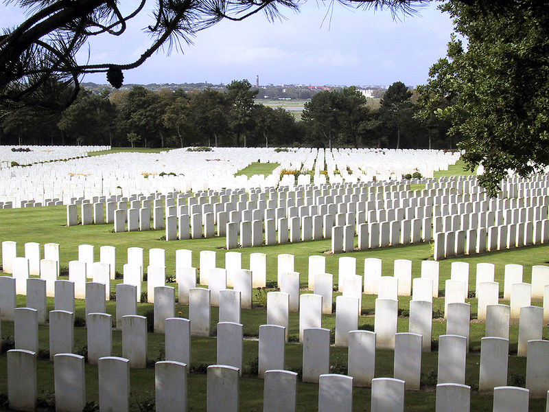 800px-Etaples-cimetiere-35498.JPG