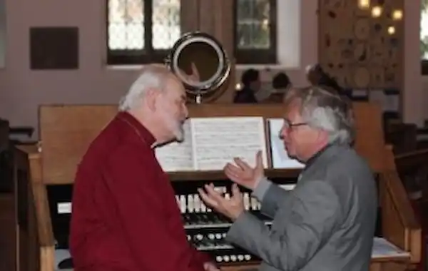 Bishop-of-London-talking-to-Gordon-Kirkwood-4.12.11-rededication-of-Willis-Organ-web-300x200-46480.jpg Bishop-of-London-talking-to-Gordon-Kirkwood-4.12.11-rededication-of-Willis-Organ-web-300x200-46480.jpg