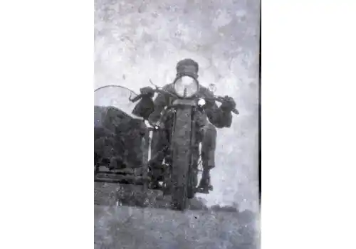 Black-and-White-negs-from-roof-003-78325.jpg Black-and-White-negs-from-roof-003-78325.jpg