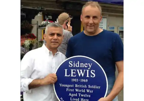 Blue-plaque-61072.jpg Blue-plaque-61072.jpg