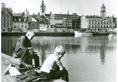 Boys-Fishing-at-Aberdeen-Harbour-39505.jpg Boys-Fishing-at-Aberdeen-Harbour-39505.jpg