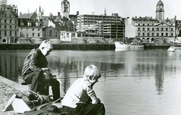 Boys-Fishing-at-Aberdeen-Harbour-39505.jpg Boys-Fishing-at-Aberdeen-Harbour-39505.jpg