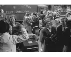 Britain_Queues_For_Food-_Rationing_and_Food_Shortages_in_Wartime,_London,_England,_UK,_1945_D24986-12359.jpg Britain_Queues_For_Food-_Rationing_and_Food_Shortages_in_Wartime,_London,_England,_UK,_1945_D24986-12359.jpg