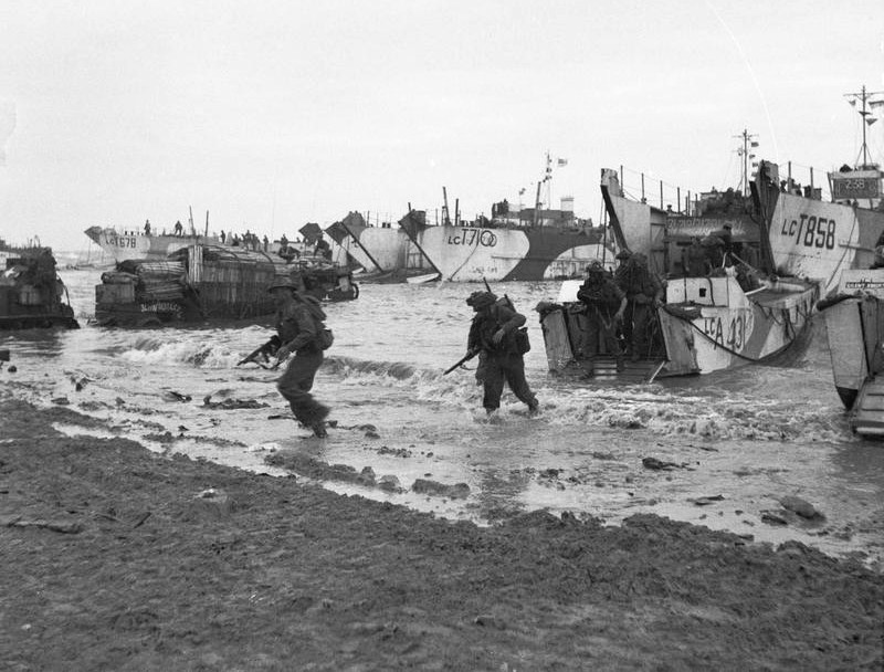 D-day_-_British_Forces_during_the_Invasion_of_Normandy_6_June_1944_B5246-31113.jpg