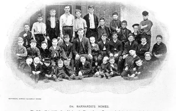 Group_portrait_of_children_outside_a_Barnardo_home._Wellcome_L0000901-64930.jpg Group_portrait_of_children_outside_a_Barnardo_home._Wellcome_L0000901-64930.jpg