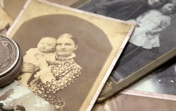 Maiden name - image of mother with child  Maiden name - image of mother with child