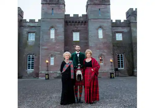 MaryBerryWilliamMurrayandLadyMansfieldoutsideSconePalace-44938.jpg MaryBerryWilliamMurrayandLadyMansfieldoutsideSconePalace-44938.jpg