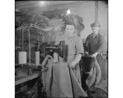 New_Sacks_For_Old-_Salvage_in_Wartime_Britain,_1943_D16868-60681.jpg New_Sacks_For_Old-_Salvage_in_Wartime_Britain,_1943_D16868-60681.jpg
