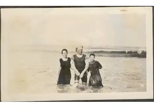 Old_Time_Swimming_Photograph-41318.jpg Old_Time_Swimming_Photograph-41318.jpg