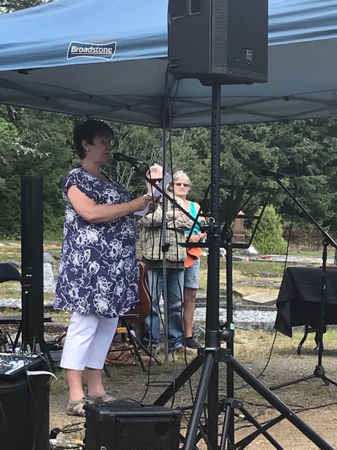 Pam-Smith-speaking-to-assembled-Miners'-Memorial-Weekend-Cumberland-Cemetery-Vancouver-Island-23-Jun-2018-44503.jpeg