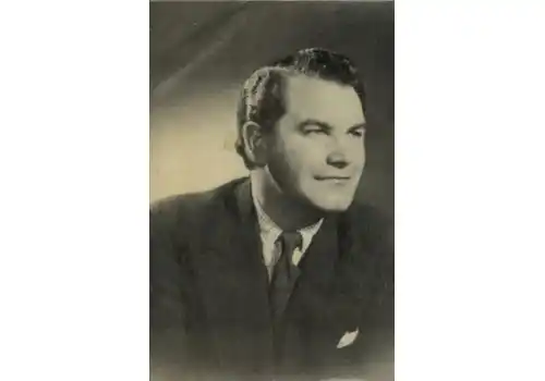 Robert-Thomas-90743.jpg Robert-Thomas-90743.jpg