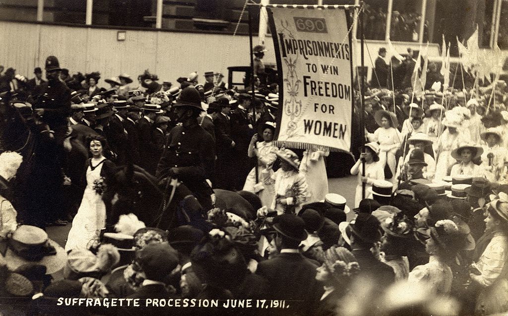 Suffragette_Procession,_1911._(22923470965)-69103.jpg