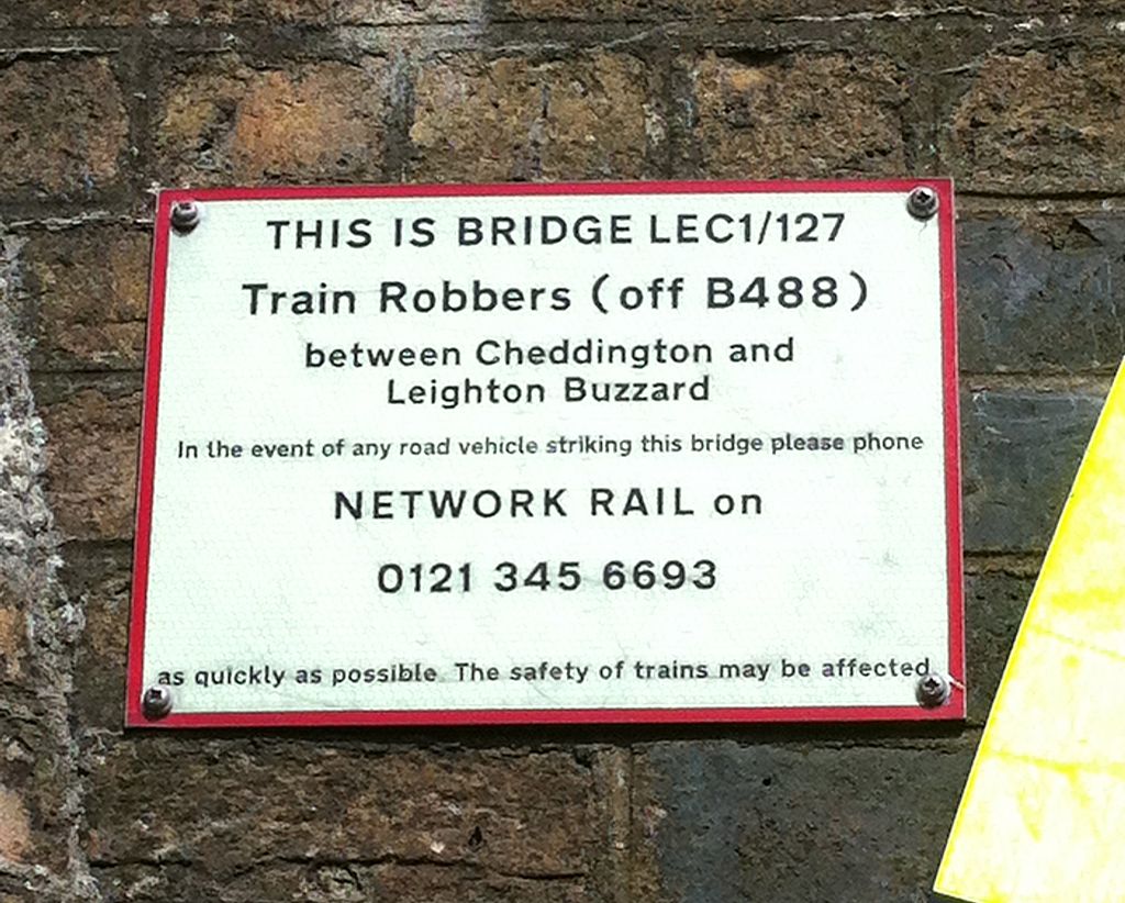 Train_Robbers_Bridge_Network_Rail_plaque-23634.jpg