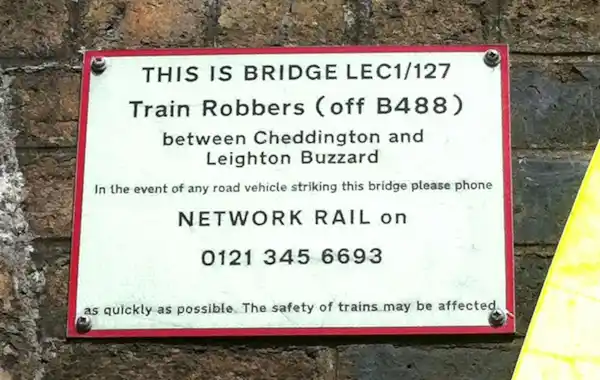 Train_Robbers_Bridge_Network_Rail_plaque-23634.jpg Train_Robbers_Bridge_Network_Rail_plaque-23634.jpg