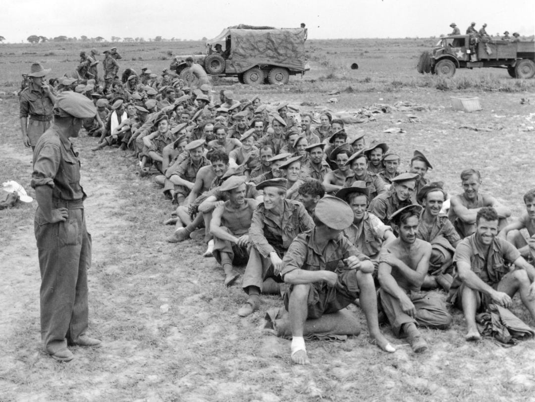 allied-pows-after-their-rescue-99452.jpg