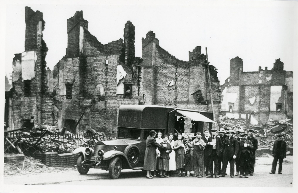 p7-KS-21-Mobile-Canteen-after-bombing-raid-12-December-1940-33395.png