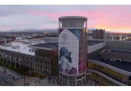 wideshot_overlaypromo-37614.jpg wideshot_overlaypromo-37614.jpg