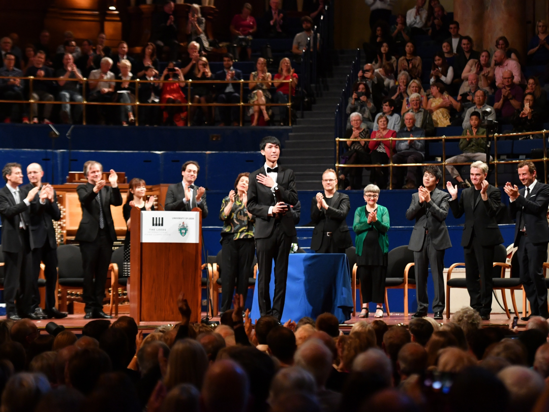 4Eric-Lu-receives-First-Prize-at-the-Leeds-International-Piano-Competition-2018-Final-(c)-Simon-Wi-42104.jpg