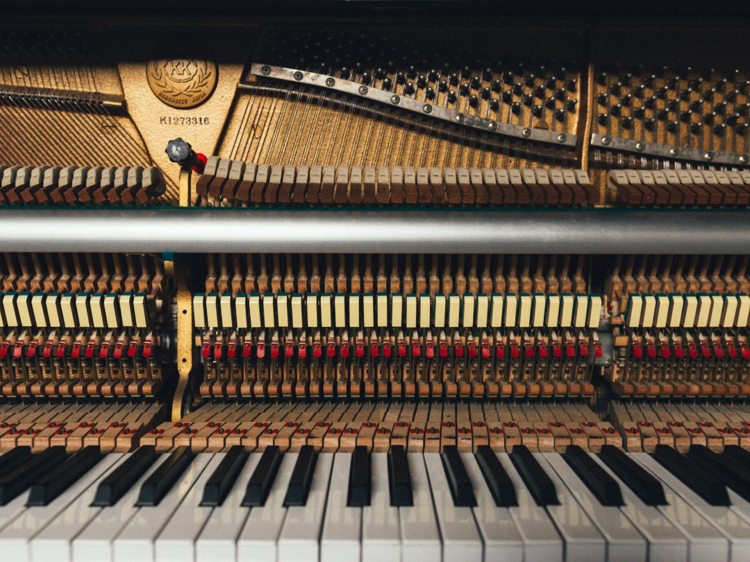5-unconventional-ways-to-play-the-piano-header-64871.jpg