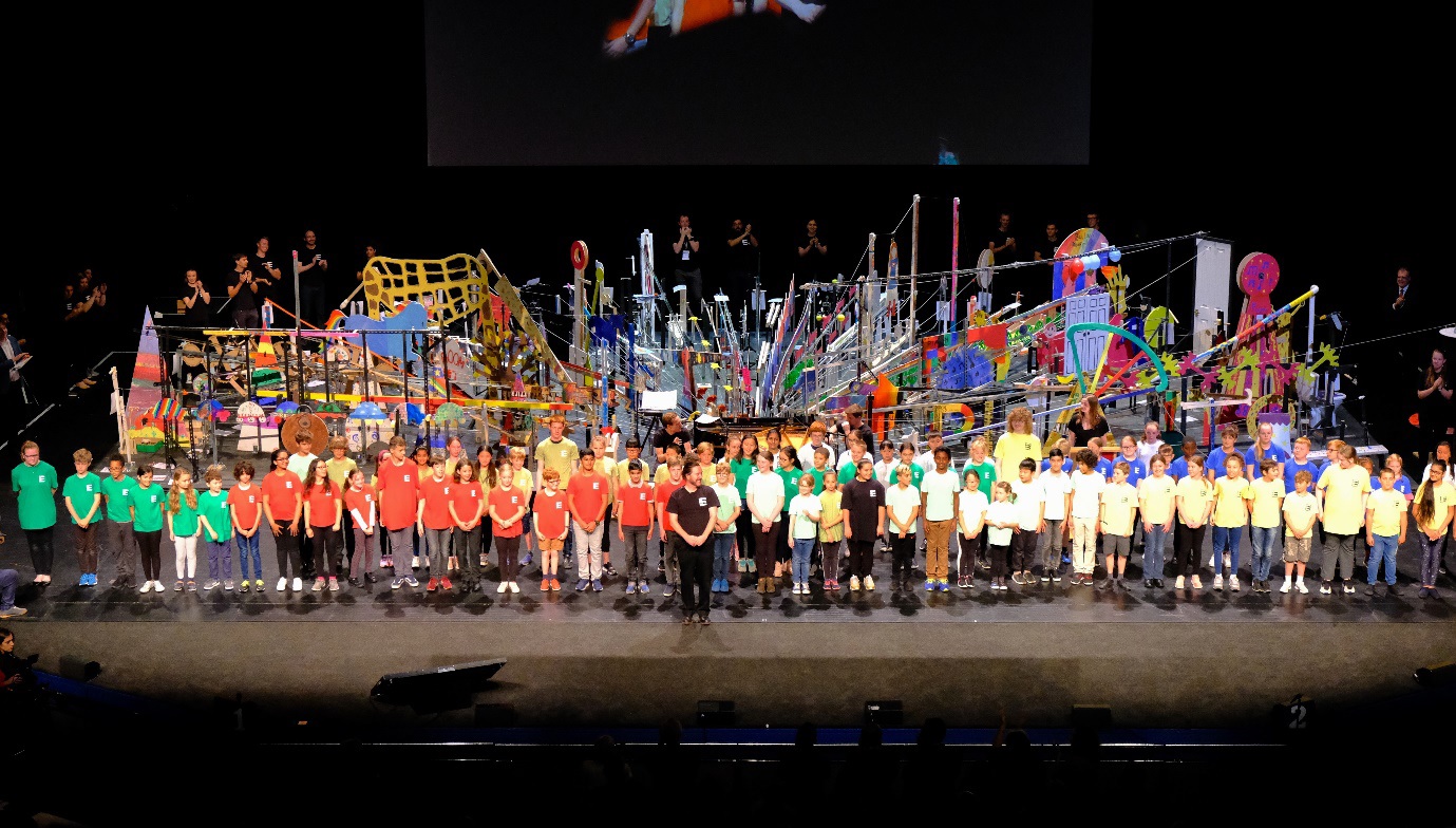 88 pianists break world record