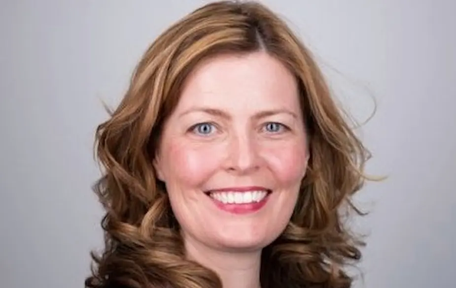 Fiona-Sinclair-Cropped-46872.jpg Fiona-Sinclair-Cropped-46872.jpg