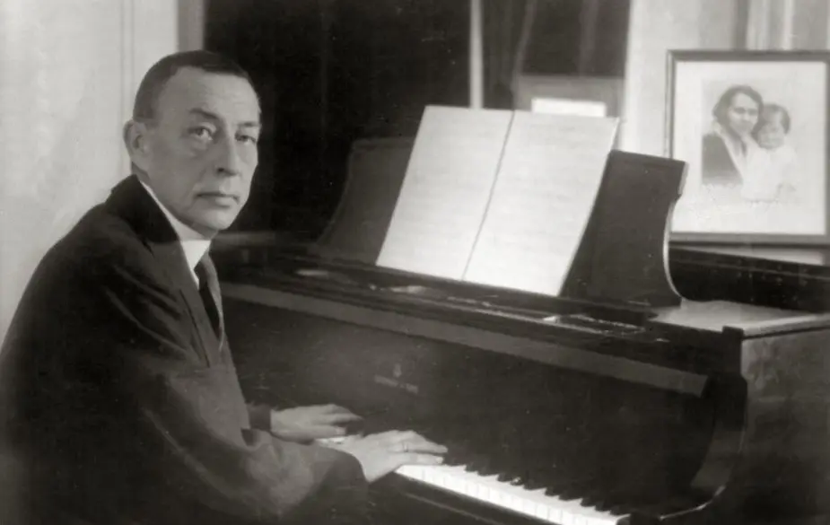 Rachmaninoff_playing_Steinway_grand_piano-94290.jpg Rachmaninoff_playing_Steinway_grand_piano-94290.jpg