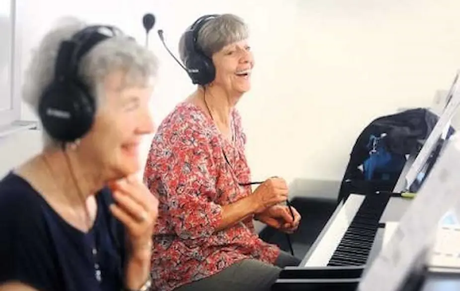 The-familiar-piano-30463.jpg The-familiar-piano-30463.jpg