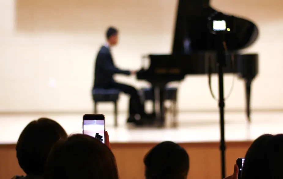 Live piano Live piano