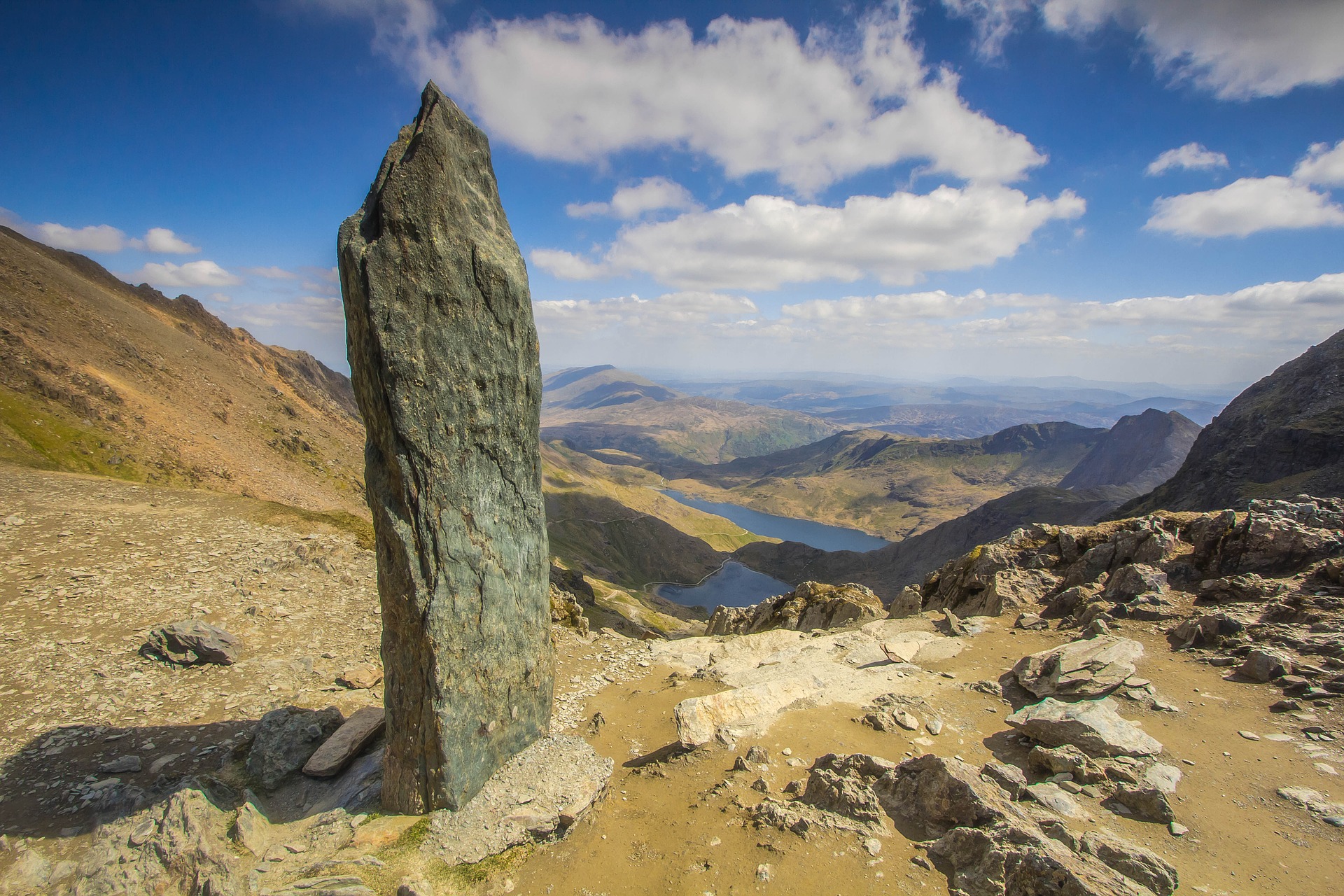 10_Snowdon_rocks2388926_1920.jpg
