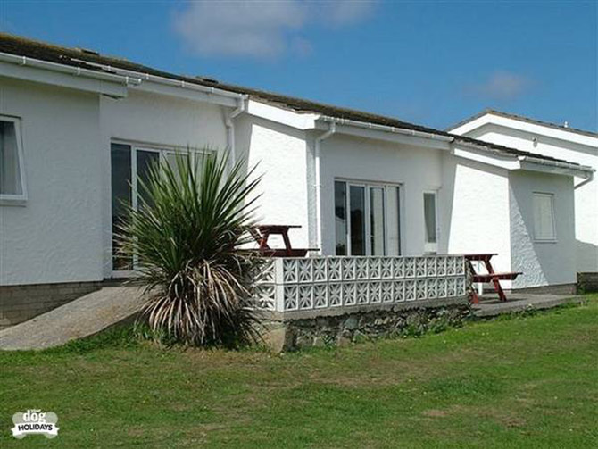 trearddur_holiday_bungalows.jpg